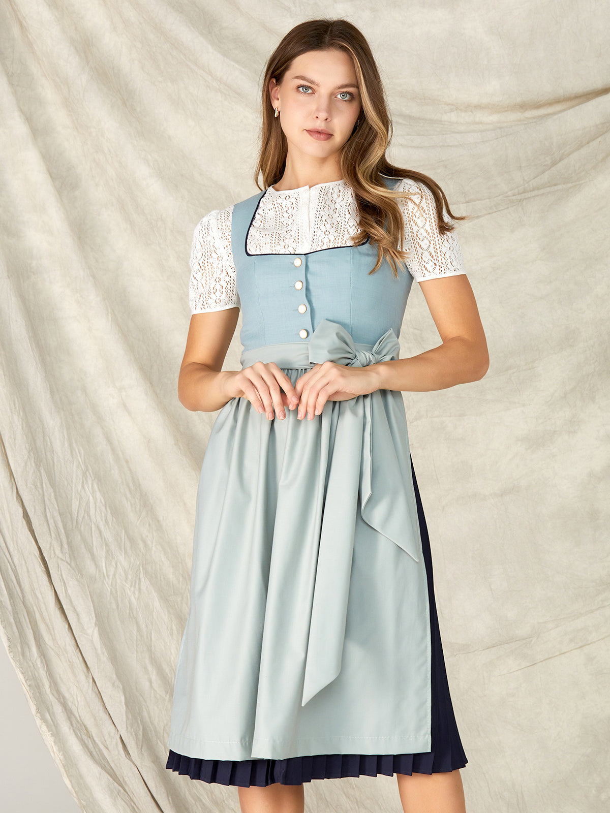 Der ultimative Leitfaden: Hochwertige und günstige Dirndl aus Samt für jeden Anlass